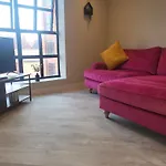 Modern Relaxing 2 Bedroom Apartment - Birmingham